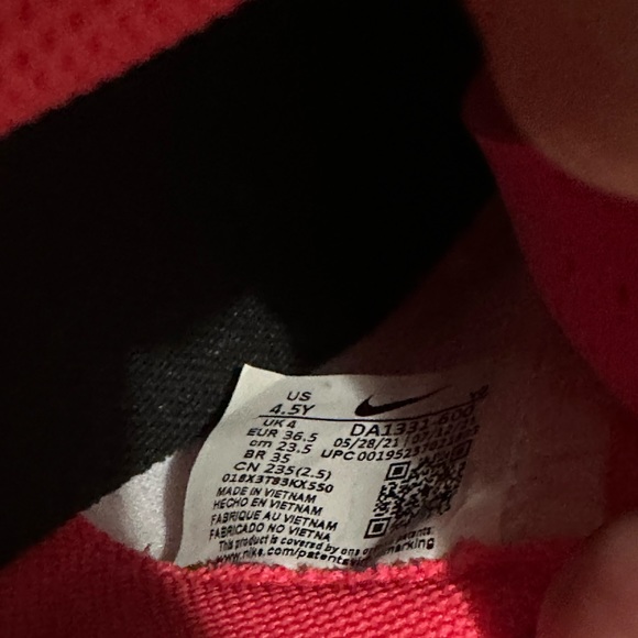 Brand New Nike Soccer Cleats - Picture 5 of 5